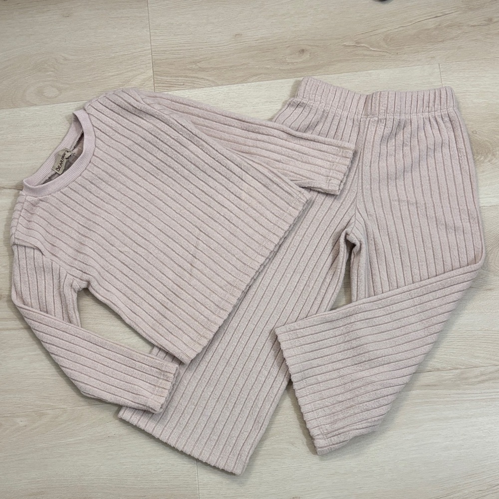 BearPaw Light Pink Ribbed Knit Set comfortable soft and easy outfit, spring fall